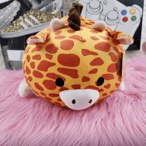 Smoochy Pals Giraffe: Your Cuddly Companion for Endless Joy and Playtime!